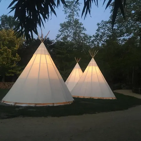Domaine De Carnin Luxury tent *